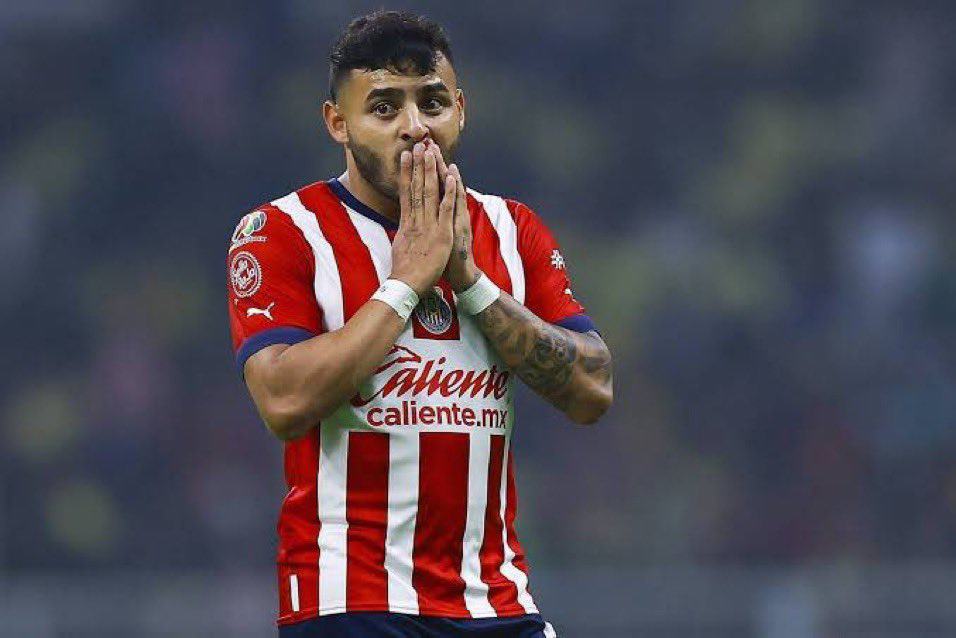 Esta es la cantidad que Chivas pagaría por deshacerse de Alexis Vega y