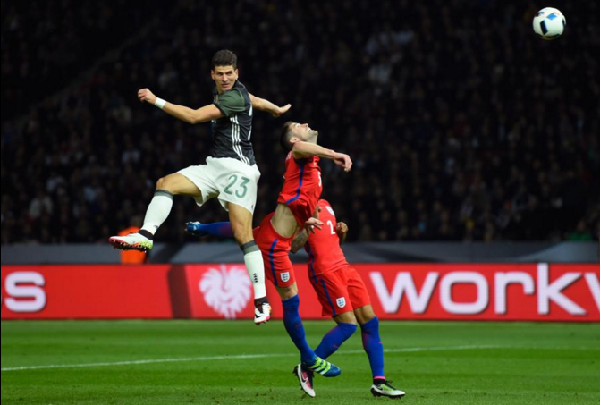 Inglaterra le gana el ‘clásico’ a Alemania 3-2, luego de estar abajo 2-0.