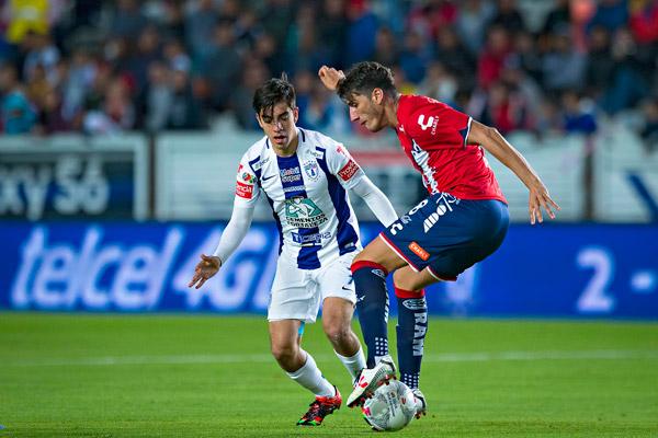 Unos Tuzos salvajes devoran a los Tiburones Rojos