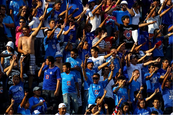 Aficionados del Cruz Azul cambian el grito “eeeh putooo“, por “eeeeh azuuuul”