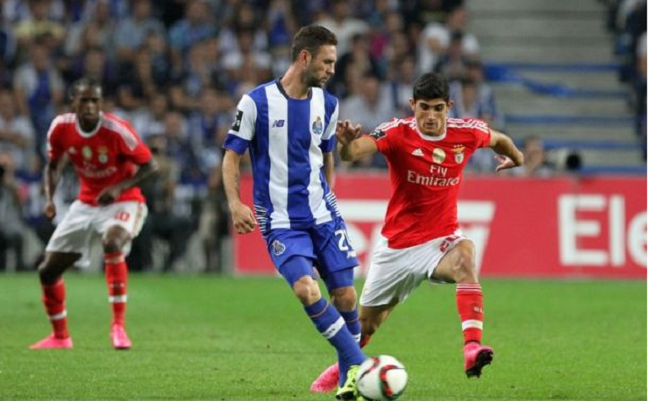 FC Porto duda sobre comprar a Miguel Layún