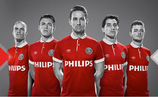 Andrés Guardado y Héctor Moreno modelan la nueva camiseta del PSV