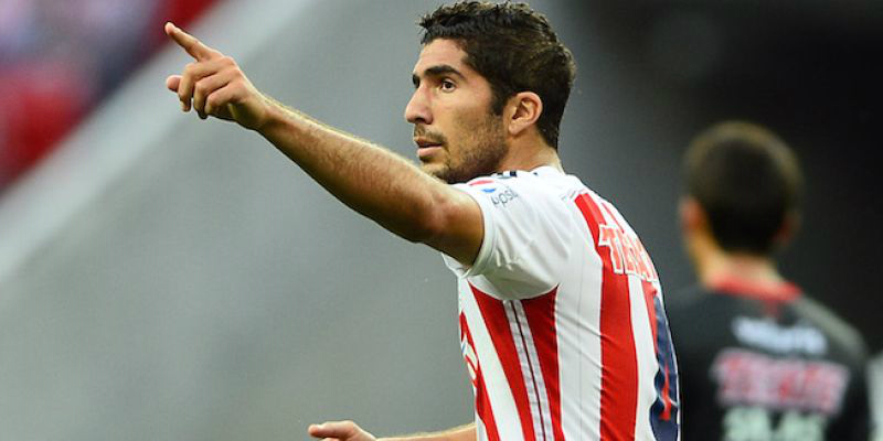 Chivas sufre dos bajas