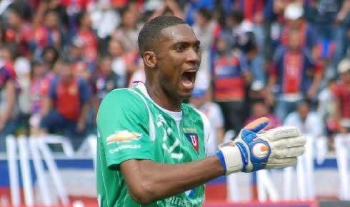 Rayados da la bienvenida al portero ecuatoriano Alexander Domínguez