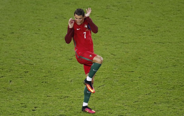 Un Cristiano Ronaldo desatinado falla penalti y Portugal empata