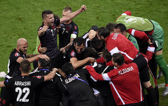 Albania le pone sorpresa a la Euro y vence 1-0 a Rumania