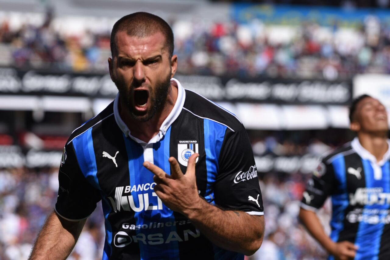 Querétaro se impone al Puebla con doblete histórico