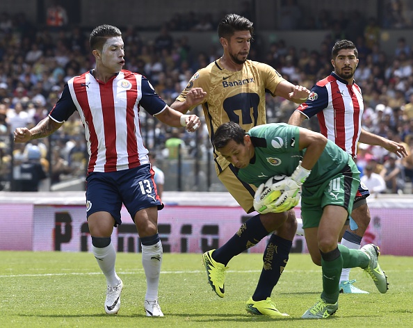 Carlos Salcedo desmiente problemas con Almeyda