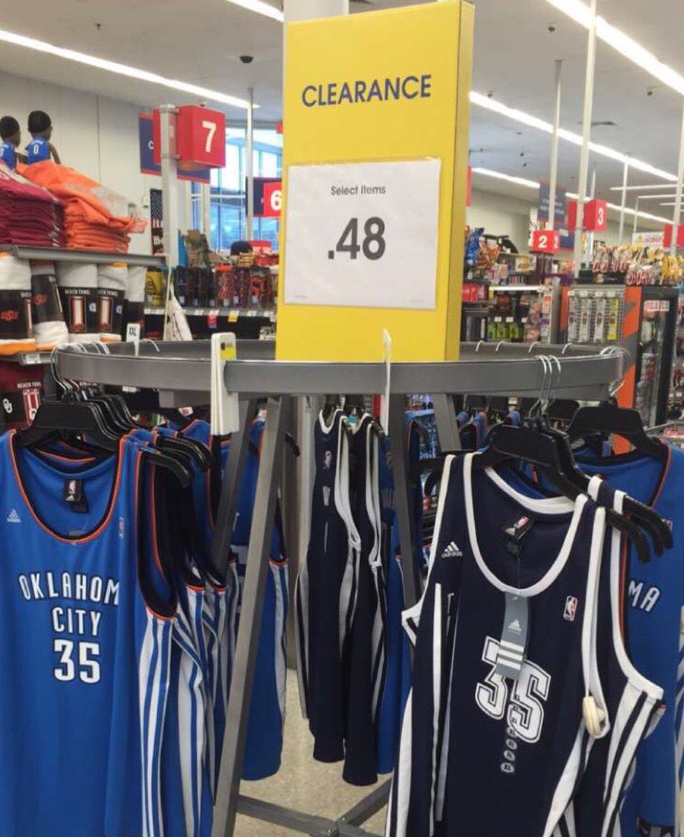 El jersey de Durant se vende en 48 centavos de dólar