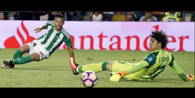 Ahora Guillermo Ochoa salva al Granada en el empate ante el Betis