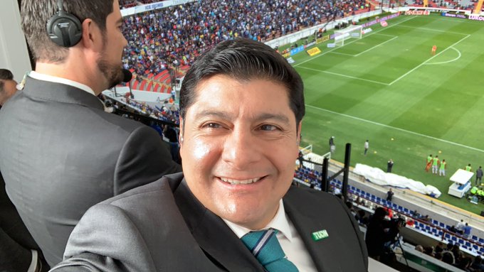 Carlos Aguilar debutó narrando futbol en TUDN