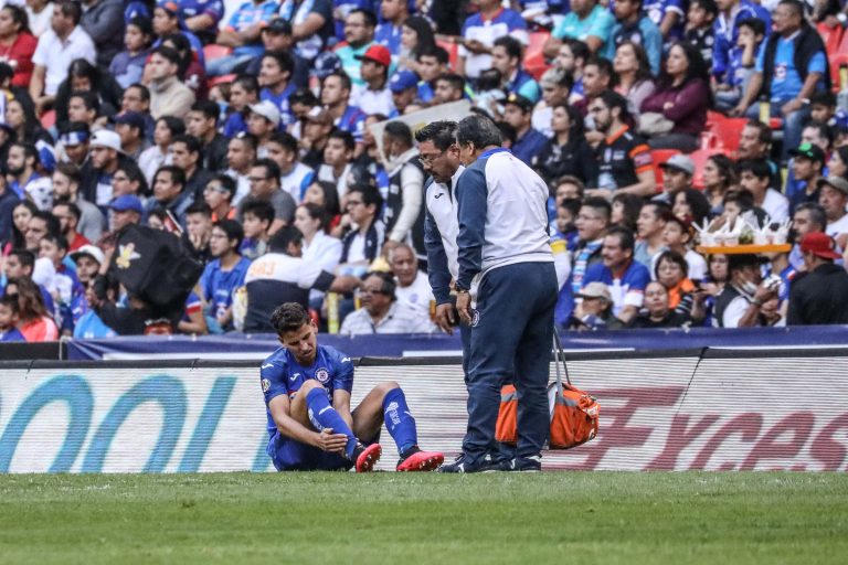 Cruz Azul confirmó que Igor Lichnovsky sufrió un esguince en el tobillo derecho
