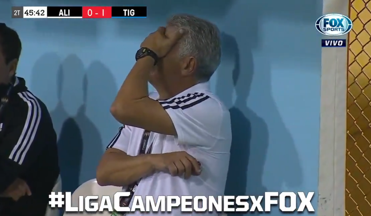 Error de Carlos Salcedo ante el Alianza causó molestia de Ricardo Ferretti (VIDEO)