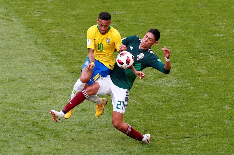 Edson Álvarez cataloga a Neymar Jr como su rival más complicado en su carrera
