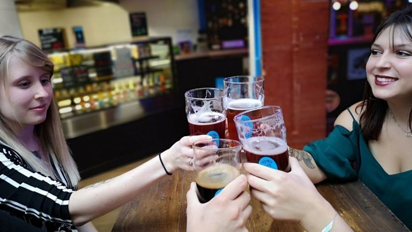 Francia desechará 10 millones de litros de cerveza por poco consumo en pandemia