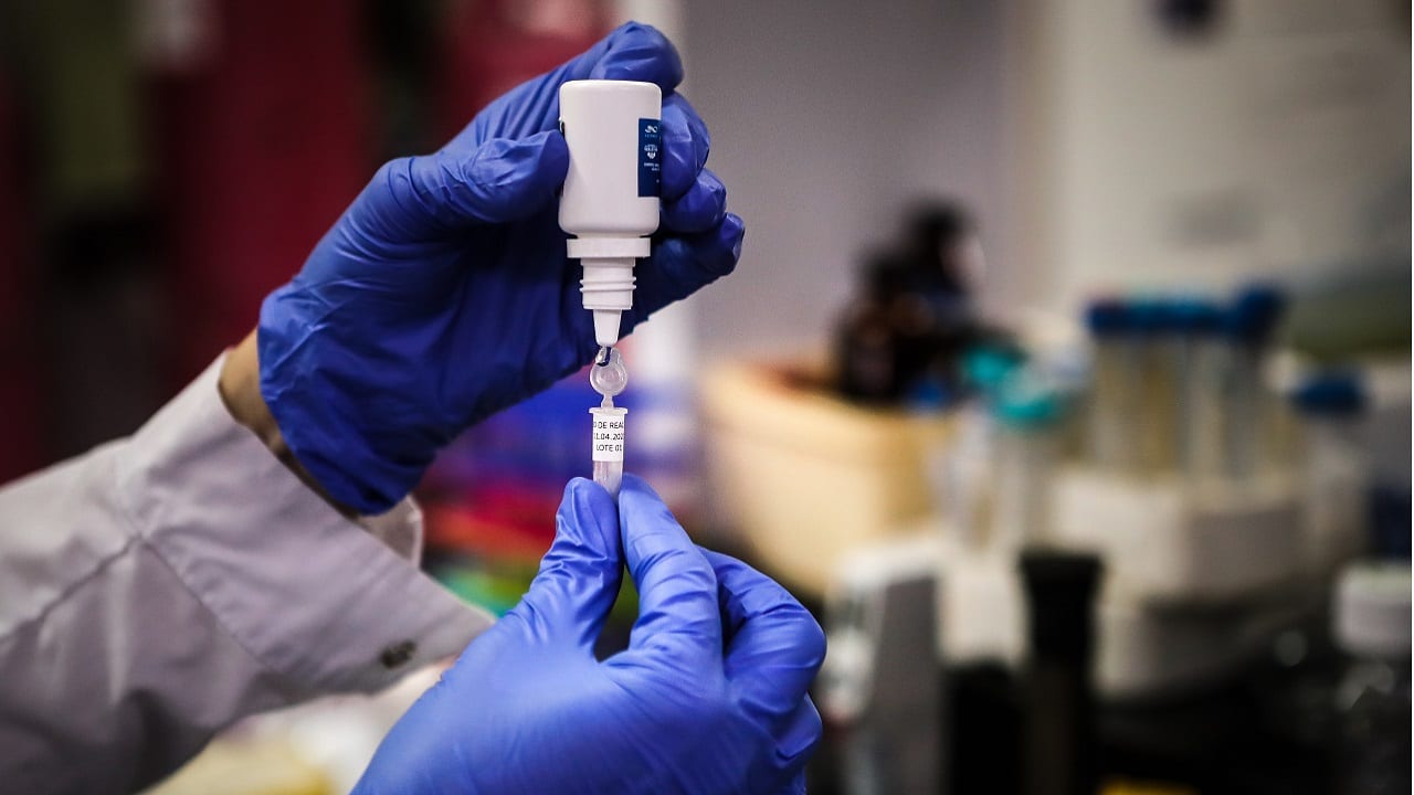 Vacuna rusa contra COVID-19 tuvo éxito en pruebas con humanos