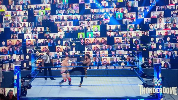 WWE: Causa polémica afición virtual en Monday Night Raw