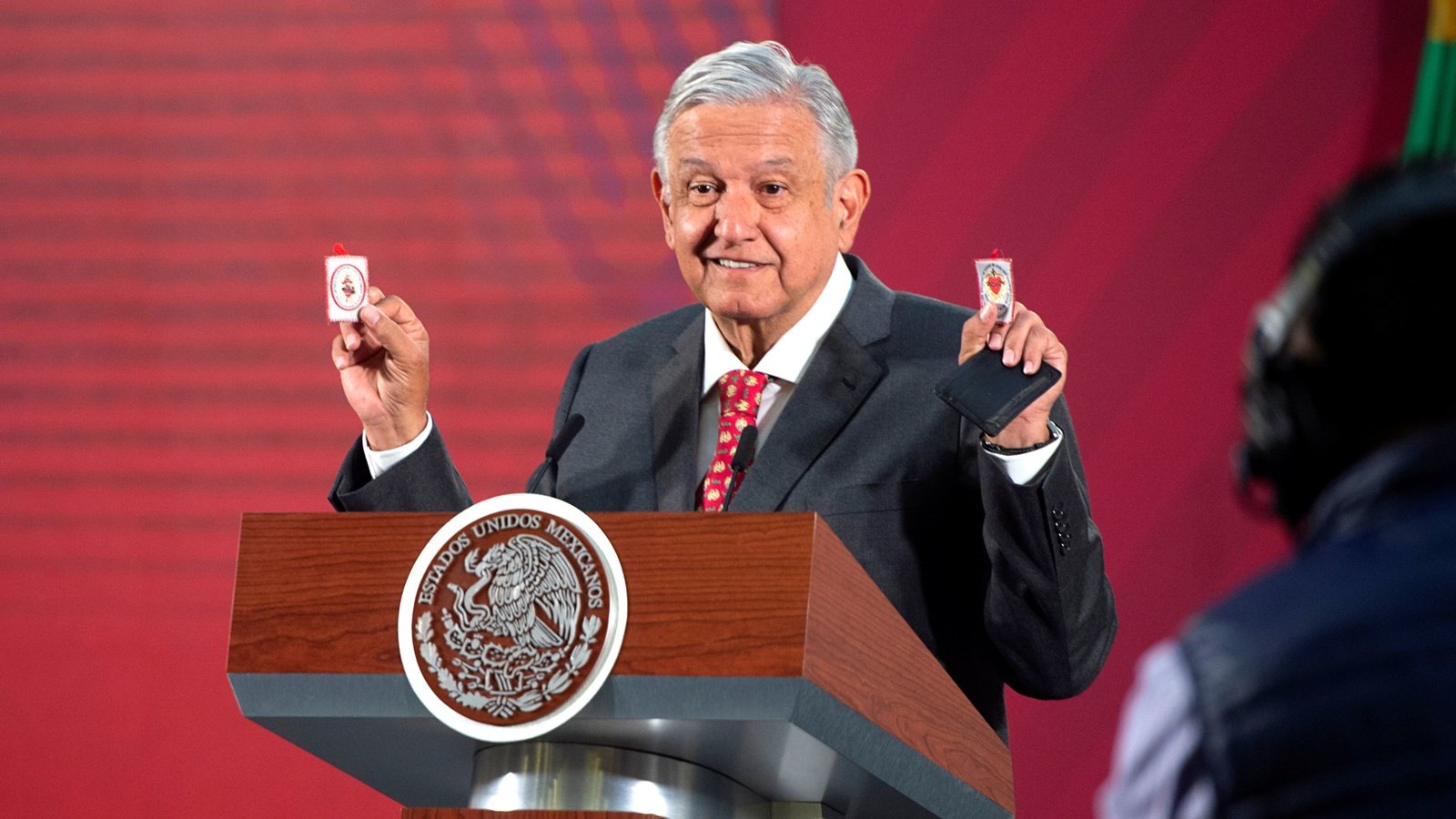 Anuncia Andrés Manuel López Obrador que tiene COVID-19
