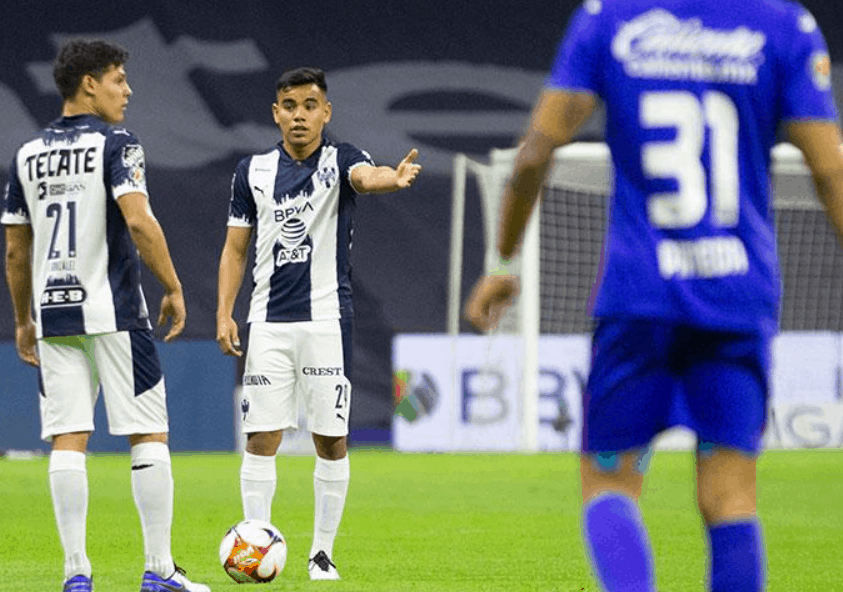 Explota afición rayada con arbitraje tras derrota ante Cruz Azul