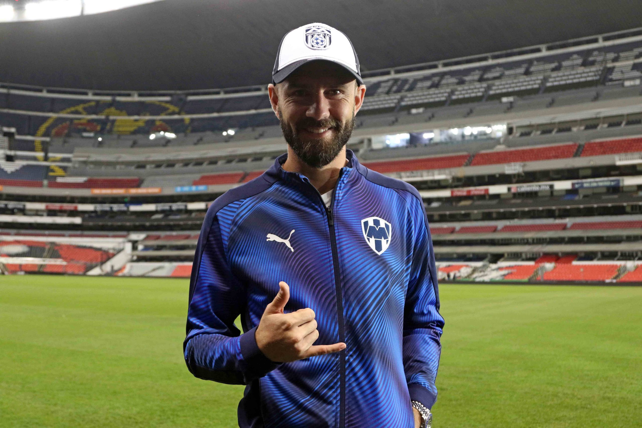 Miguel Layún explotó con Luis Enrique Santander mediante redes sociales