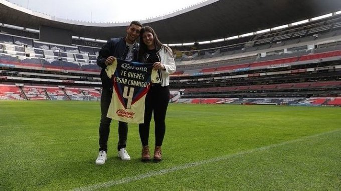 Sebastián Cáseres pidió matrimonio en el Estadio Azteca