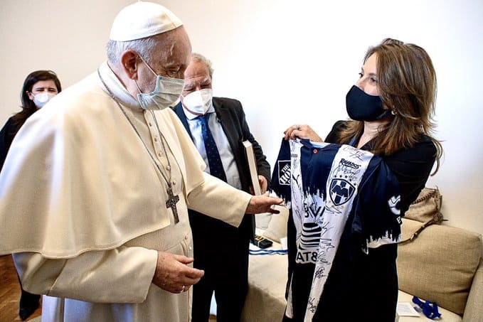 Papa Francisco recibió camiseta de Rayados