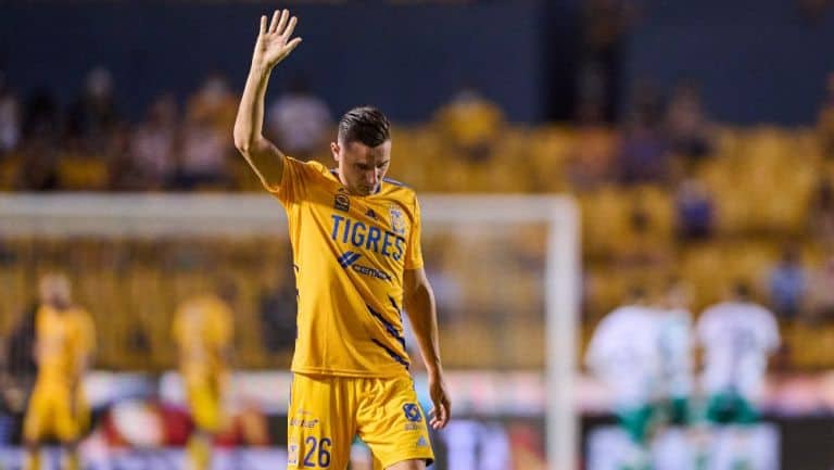 Florian Thauvin se disculpó tras su expulsión en su debut con Tigres