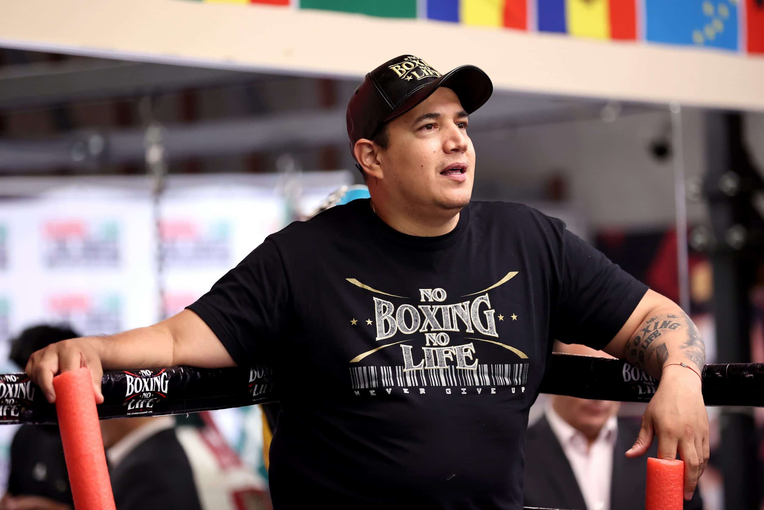 Eddy Reynoso elogia a Chávez Jr tras su regreso