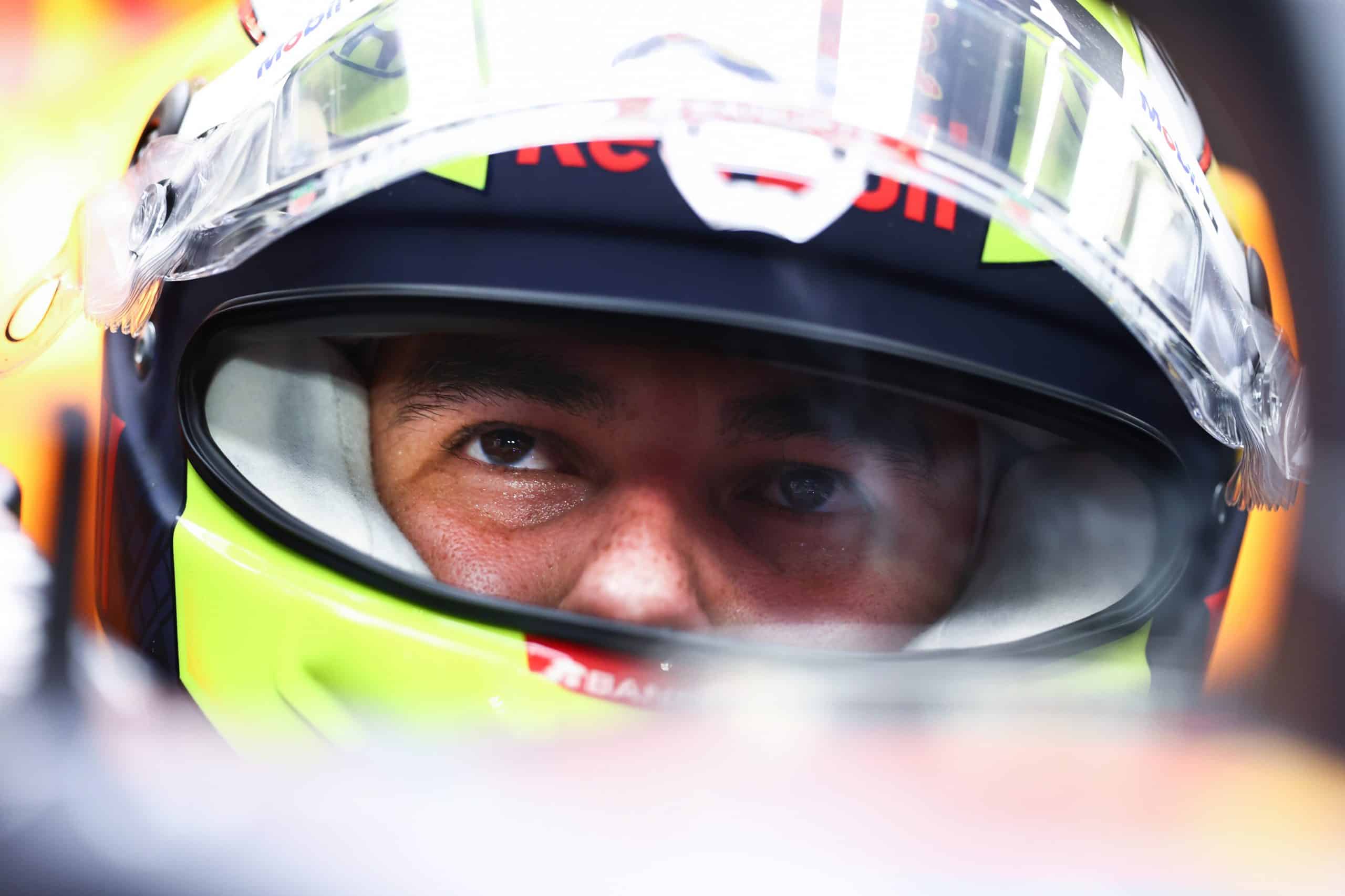 Checo Pérez sufre choque en el GP de Arabia Saudita