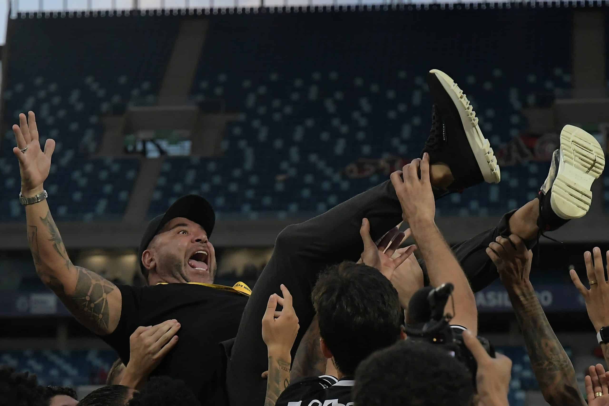 Antonio Mohamed gana la Supercopa de Brasil con Atletico Mineiro