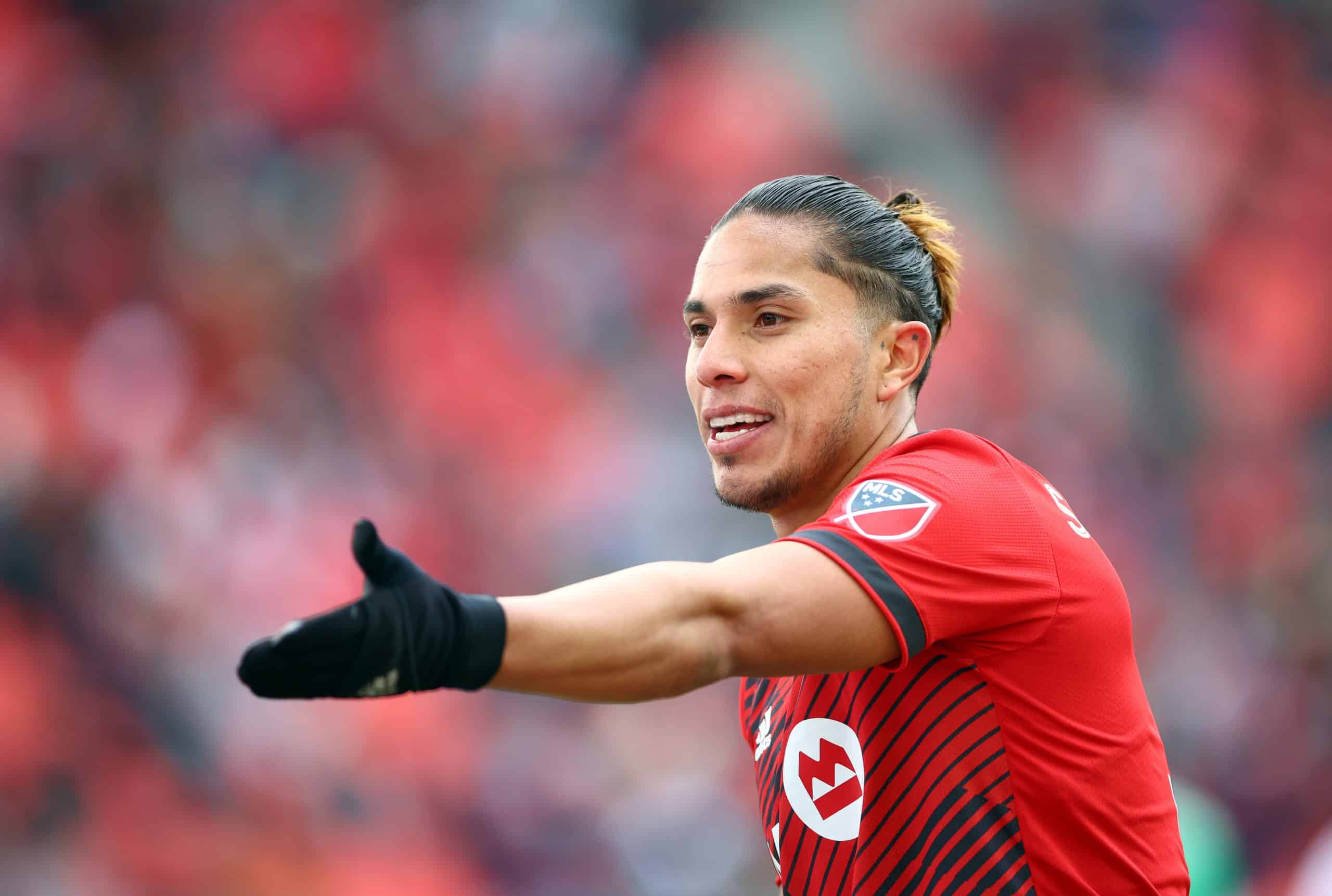 Carlos Salcedo es suspendido en la MLS
