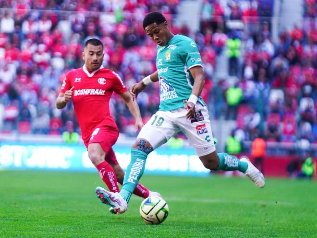 En Metepec hubo riña entre aficionados de León y Toluca
