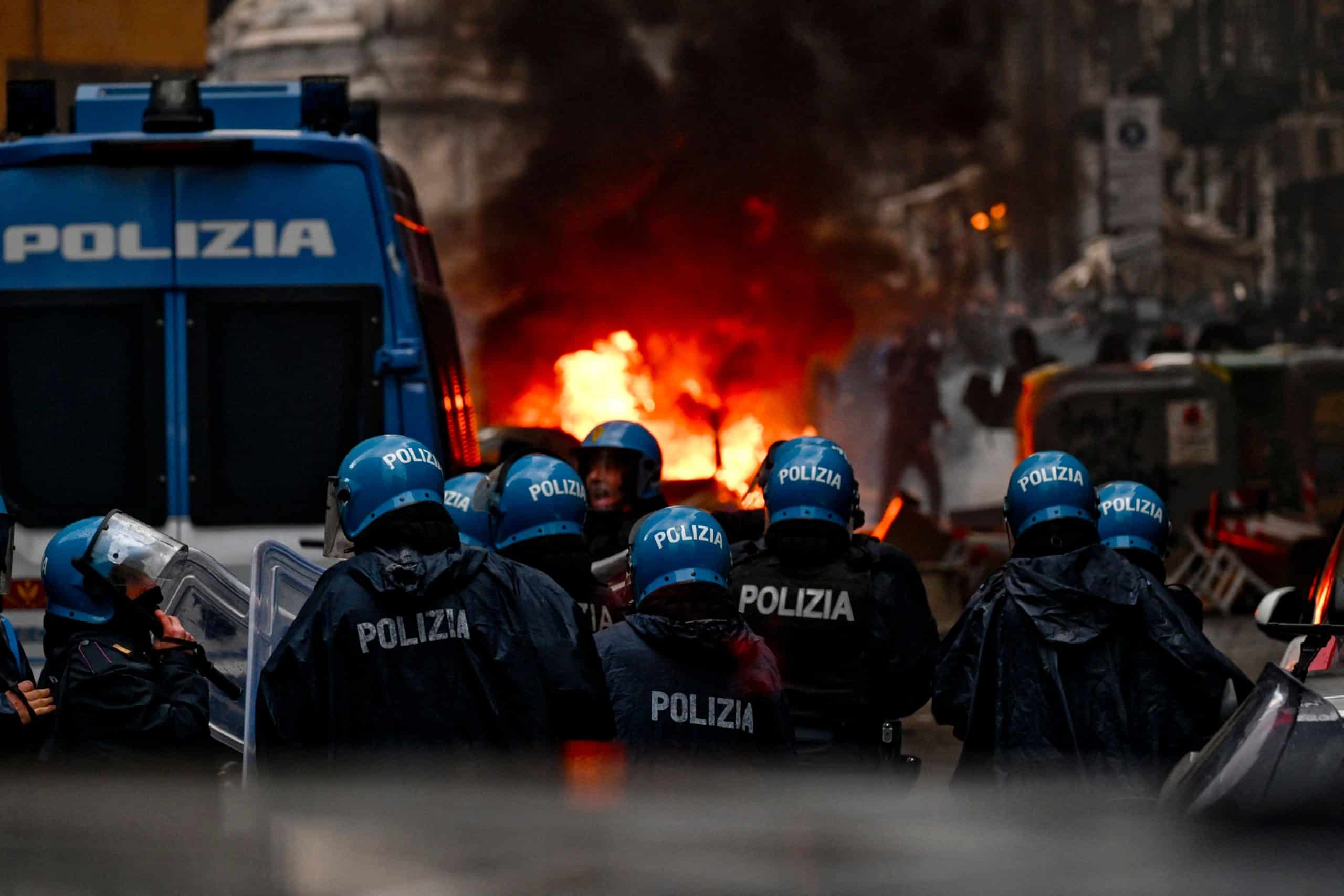 Fuertes disturbios en Nápoles antes del juego de la Liga de Campeones