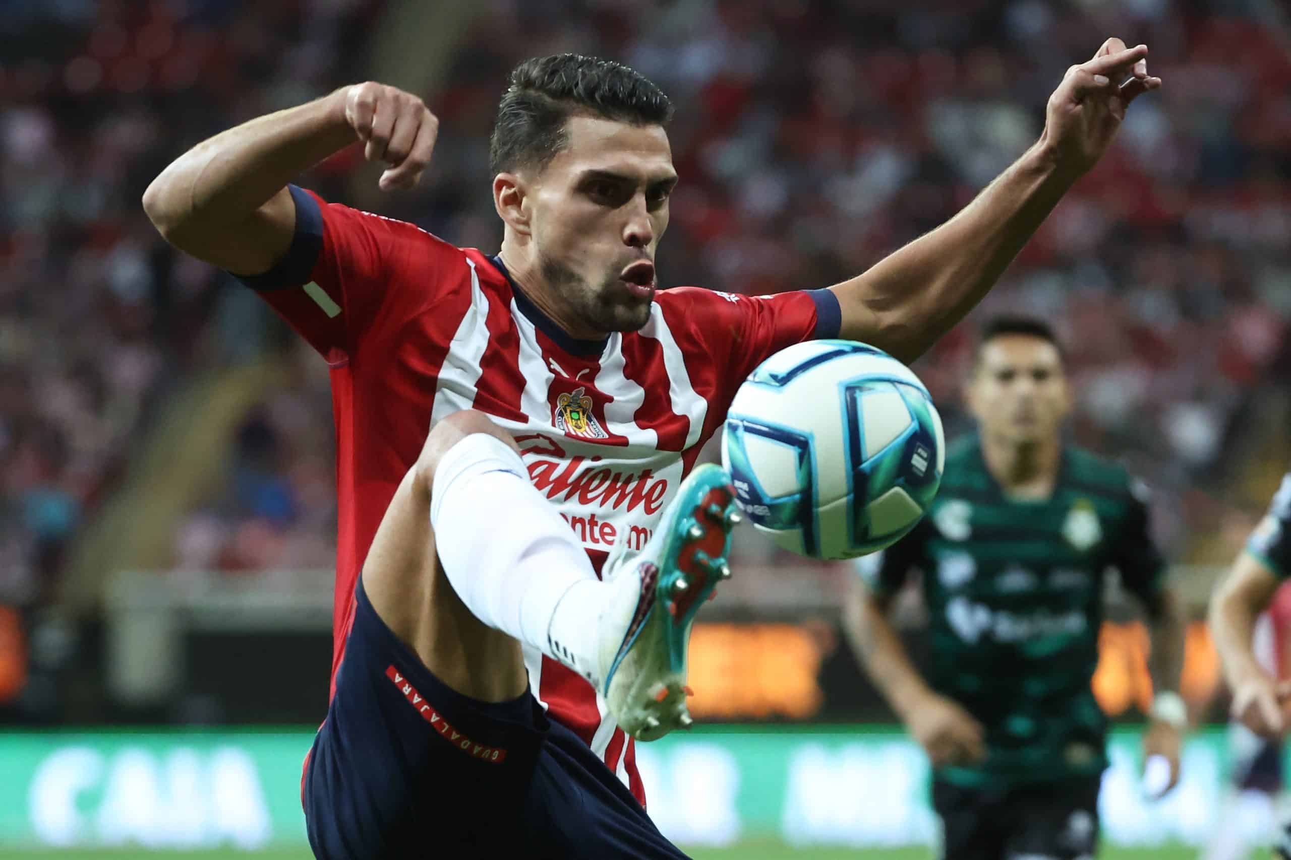 El jugador de Chivas que apuntaba a brillar en este Clausura 2023 pero ahora es suplente