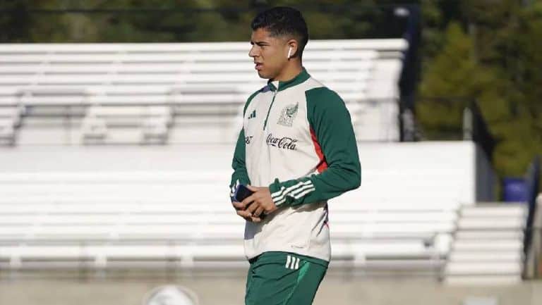 <strong>Víctor Guzmán llegó lesionado a la selección y será baja para los partidos amistosos  </strong>