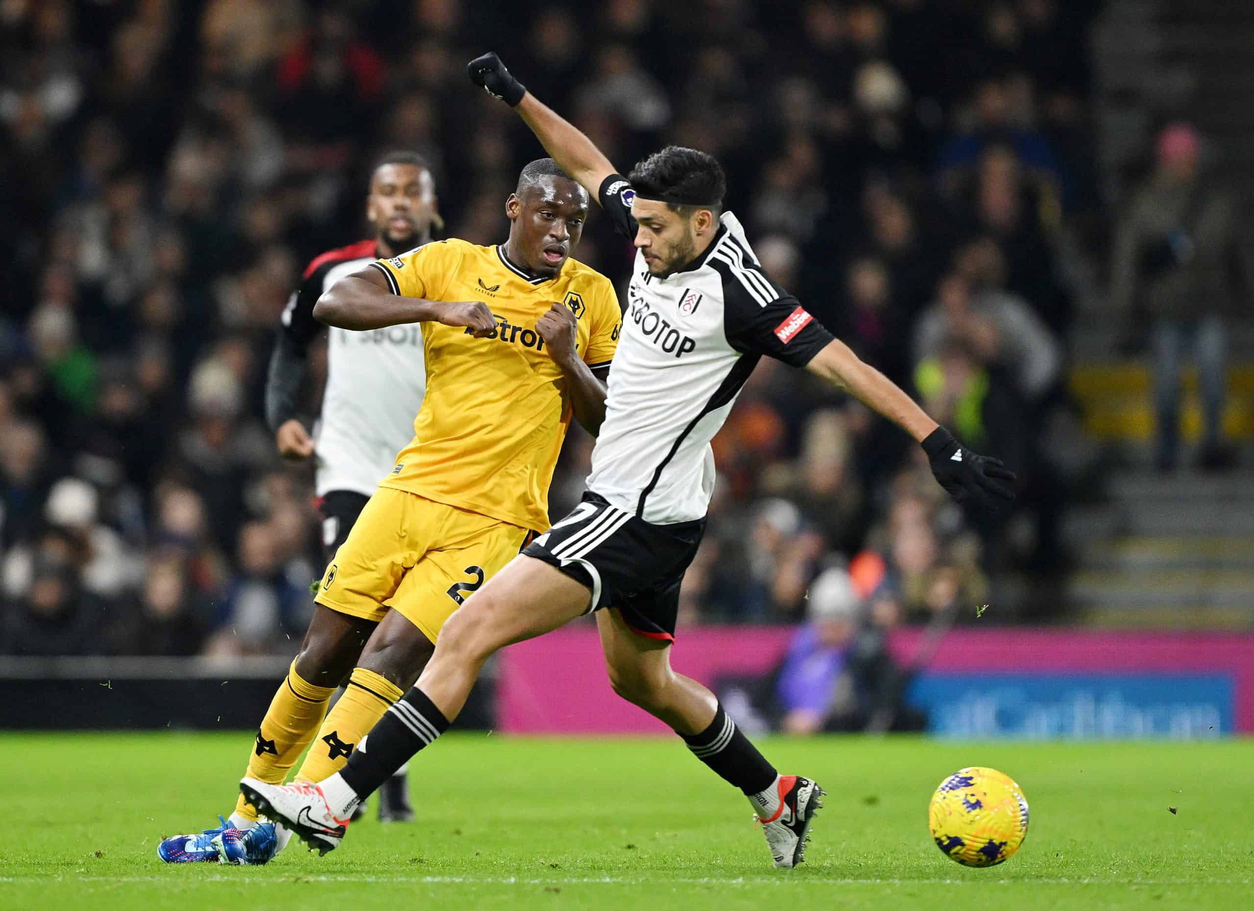 Raúl Jiménez fue titual en la victoria de Fulham ante Wolverhampton
