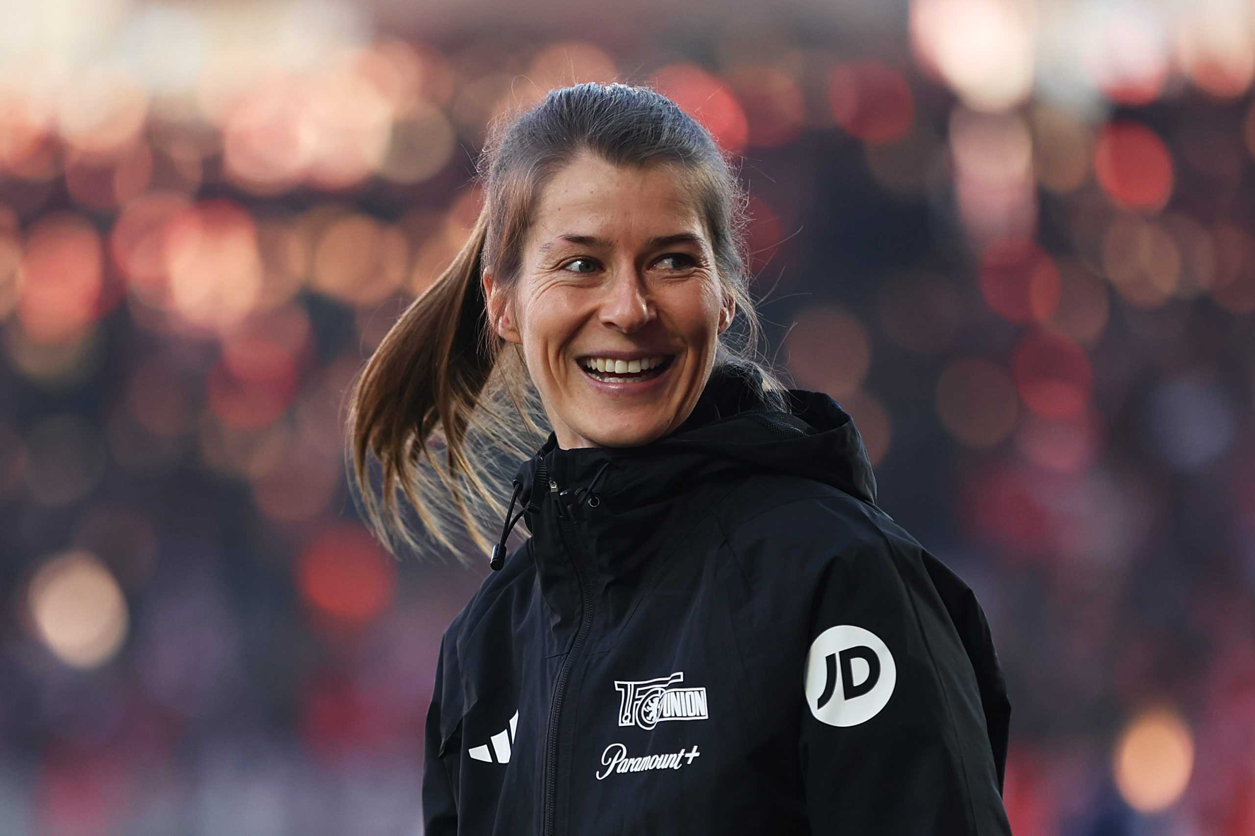 Marie-Louise Eta, primera mujer en dirigir y ganar un partido en la Bundesliga