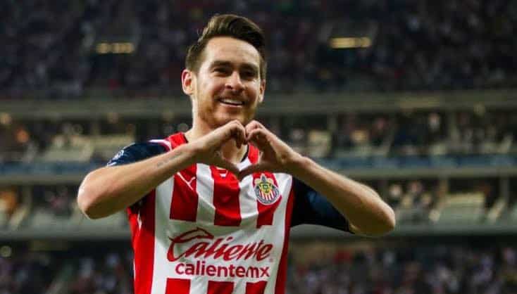 Chivas podría robarle a Toluca el fichaje del Canelo Angulo