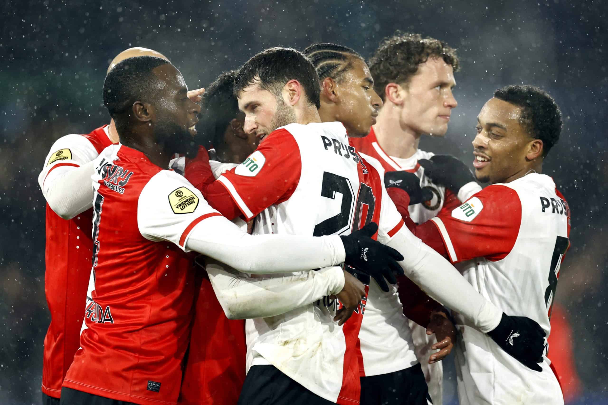 Feyenoord de Santi Gimenez deja viva la serie al no tomar ventaja ante Roma
