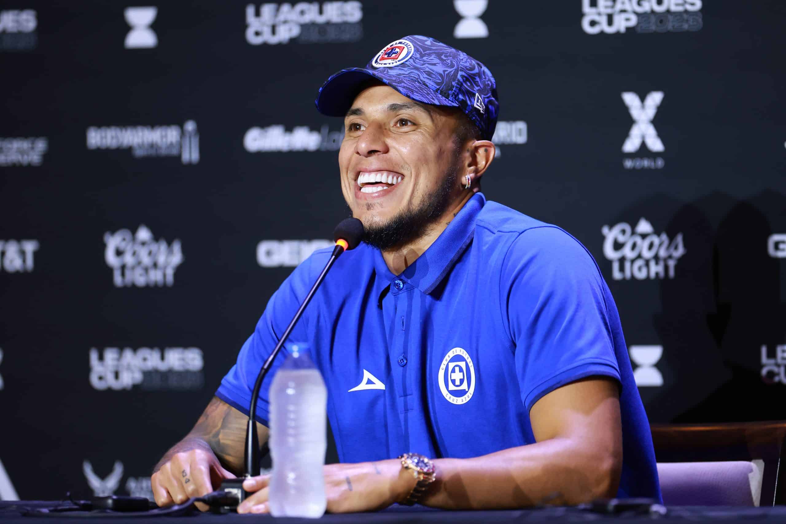 Carlos Salcedo lanza su nueva canción: “Soy la pesadilla de los delanteros”