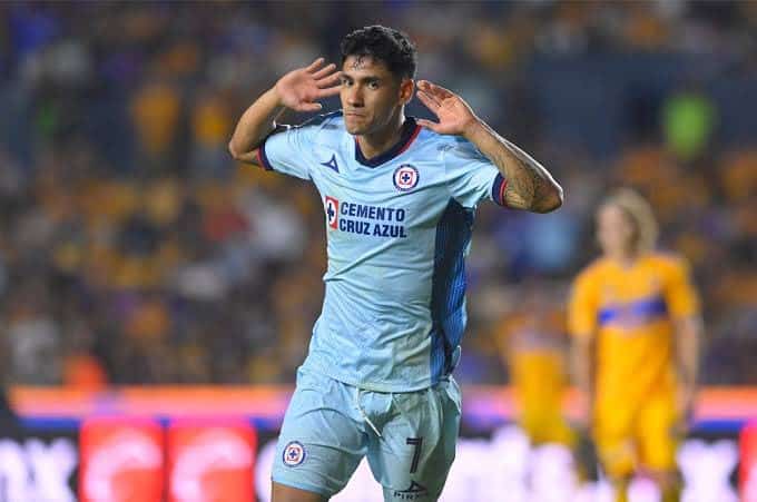 Uriel Antuna abandona a Cruz Azul para fichar con Tigres