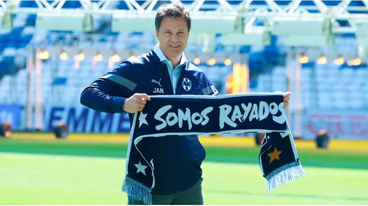 Hector Noriega y la directiva rayada vuelan hacia Argentina