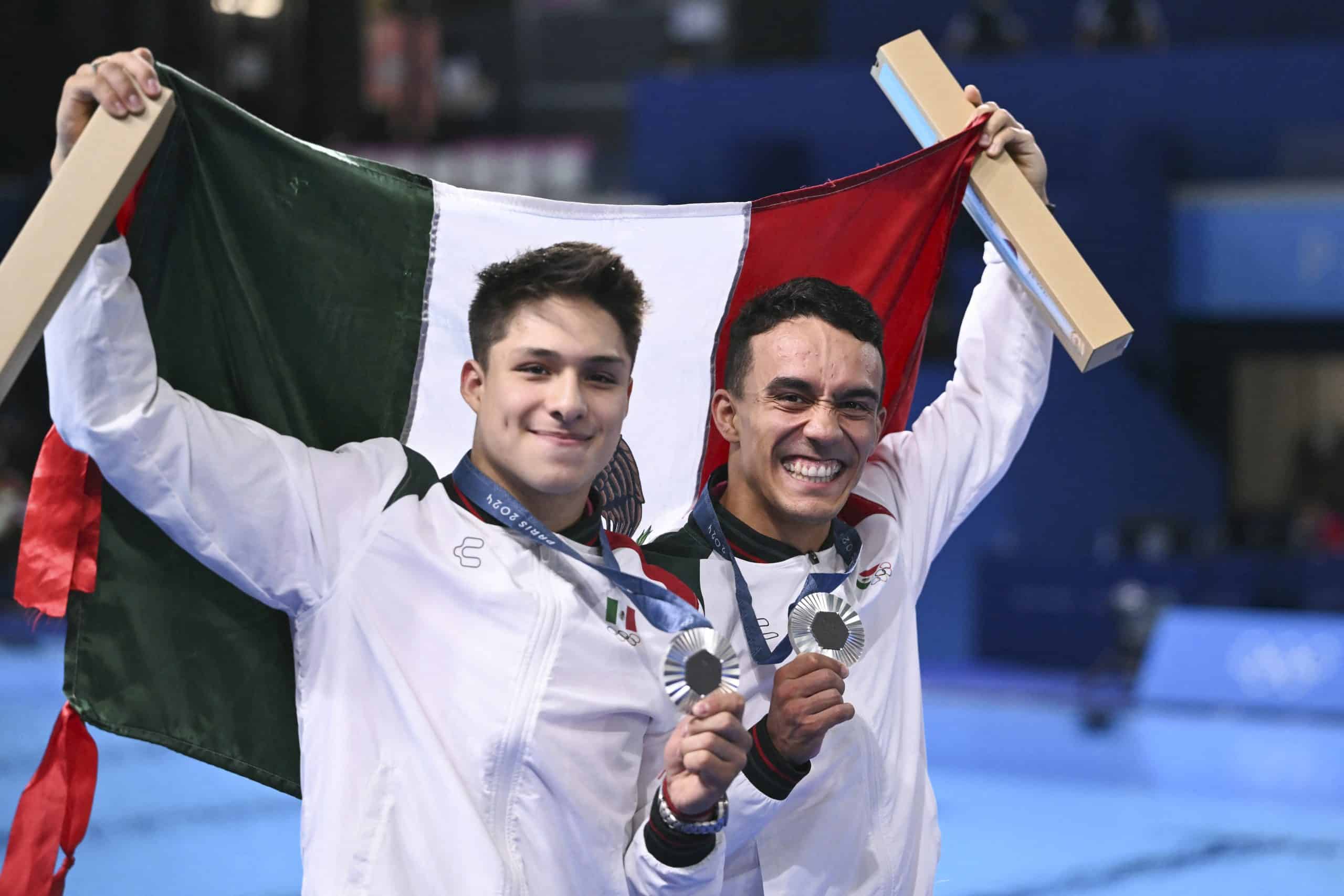 Osmar Olvera y Juan Manuel Celaya obtienen medalla de plata para México en clavados