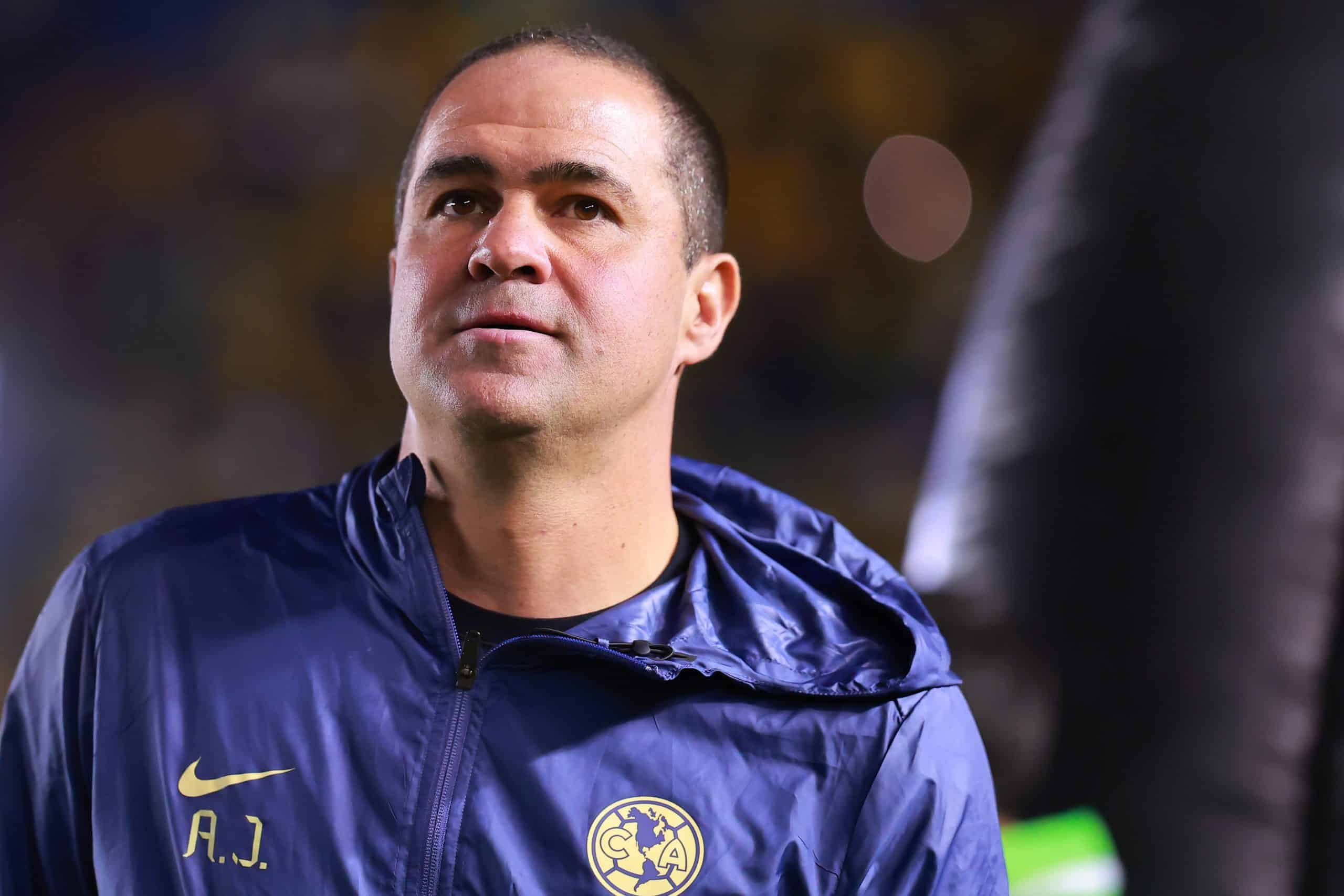 André Jardine preocupado por el arbitraje