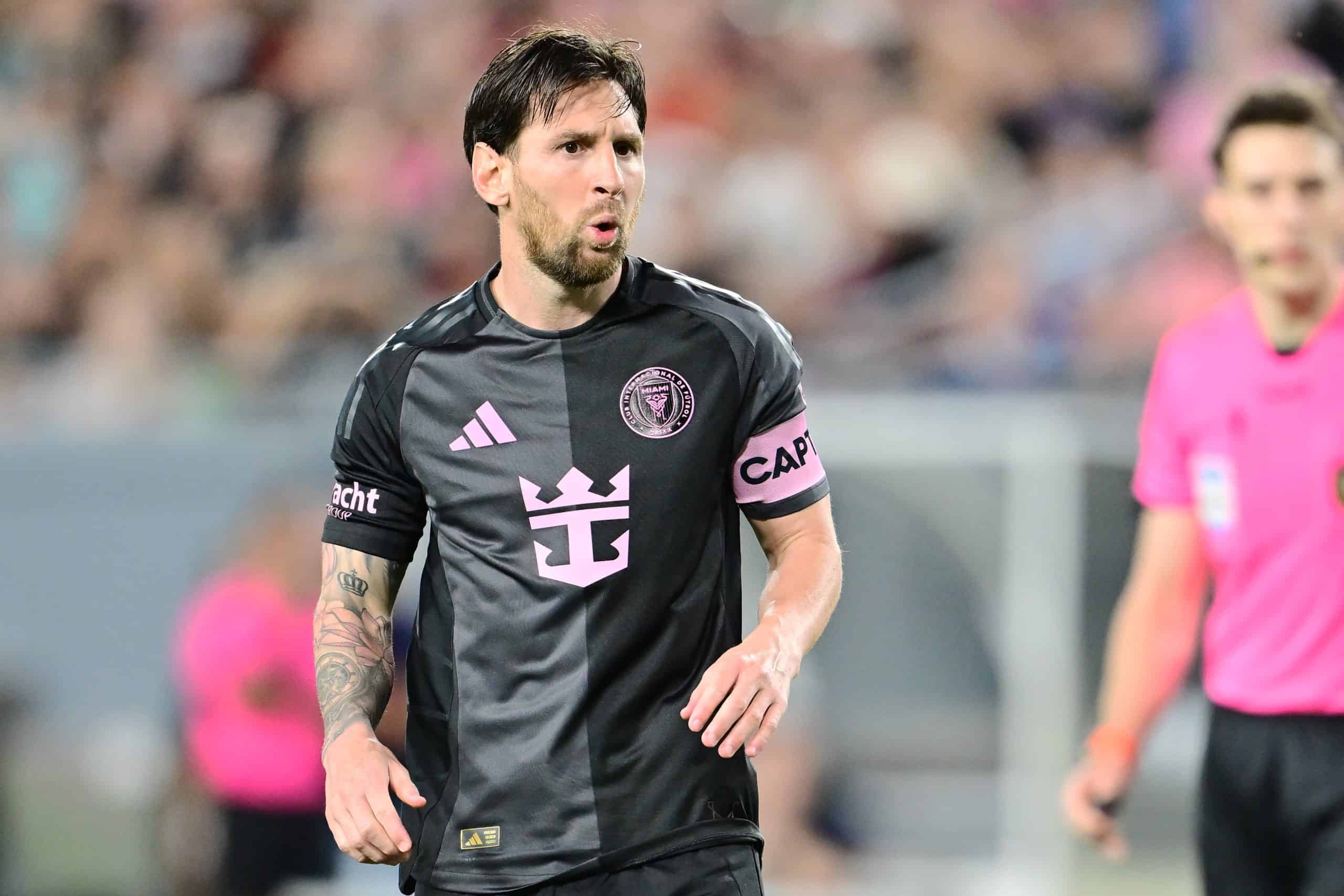 Se atrasa el partido debut de esta Superestrella