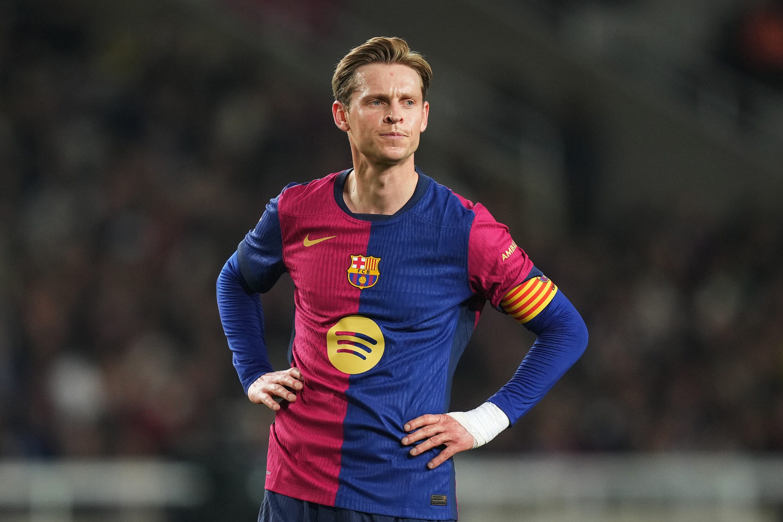 El Barça pelea por renovar a De Jong mientras la Premier League acecha con ofertas millonarias