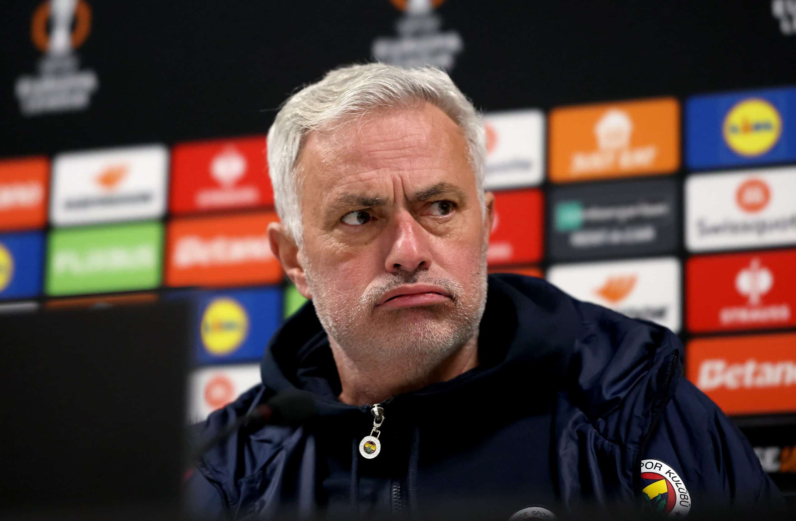 Mourinho Explota Contra Saint-Maximin: «Necesita Ascensor Porque Se Cansa Subiendo Escaleras»