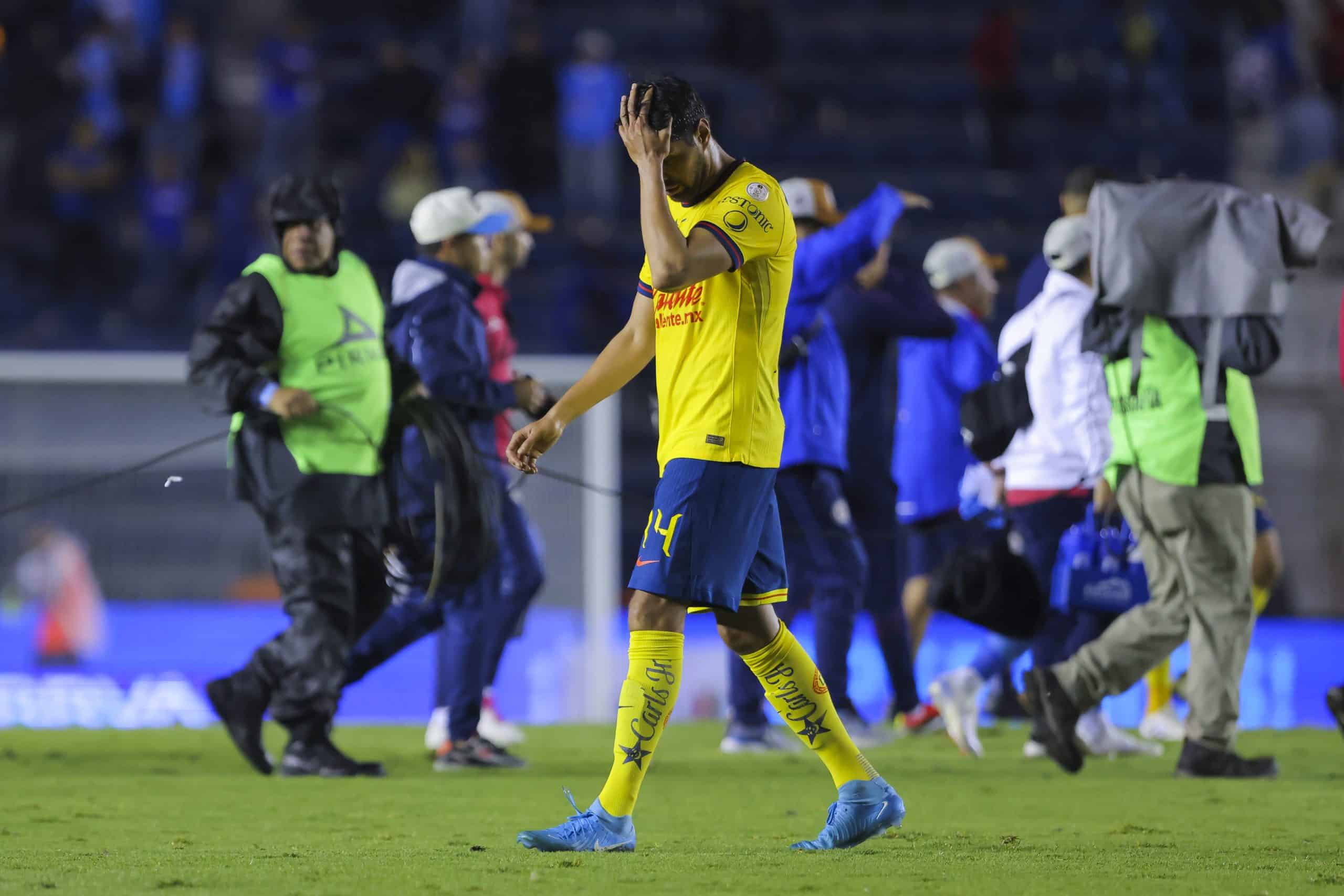 “¡Otra vez tu marca!”: Afición del América revienta a Néstor Araujo tras la eliminación ante Cruz Azul