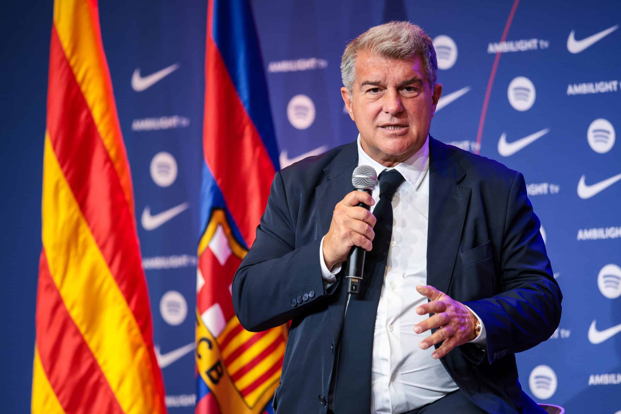 Laporta convoca una cumbre en el Barça: Julián Álvarez y cuatro operaciones marcan el cierre del mercado