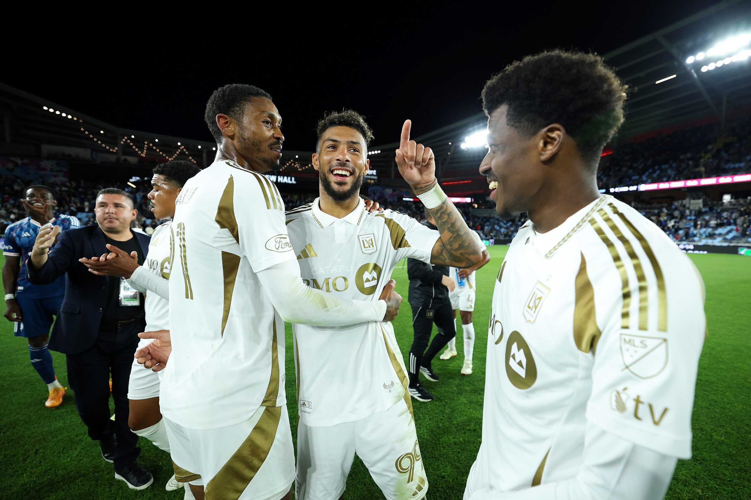 Javairo Dilrosun, con un pie fuera de LAFC y el otro atado al América
